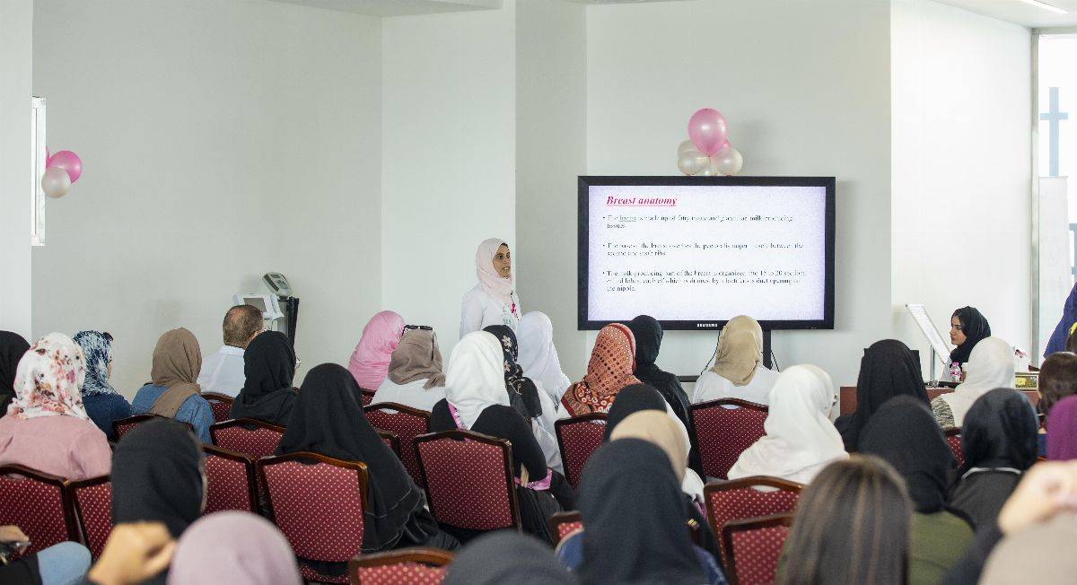 جامعة عجمان توعي بـ سرطان الثدي