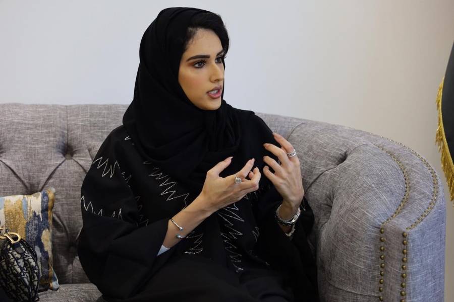 الشيخة جواهر آل خليفة تبحث سبل تمكين الشباب في زيارة لإكسبو 2020.