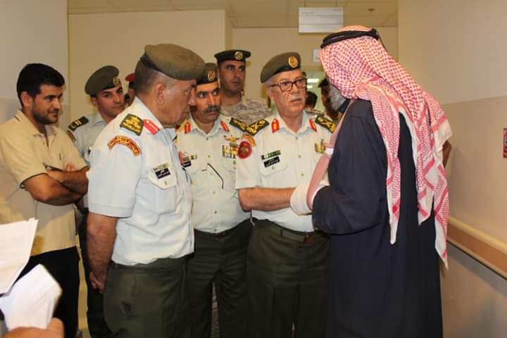 اللواء التميمي يزور مستشفى الملك طلال العسكري بالمفرق بجولة تفقدية