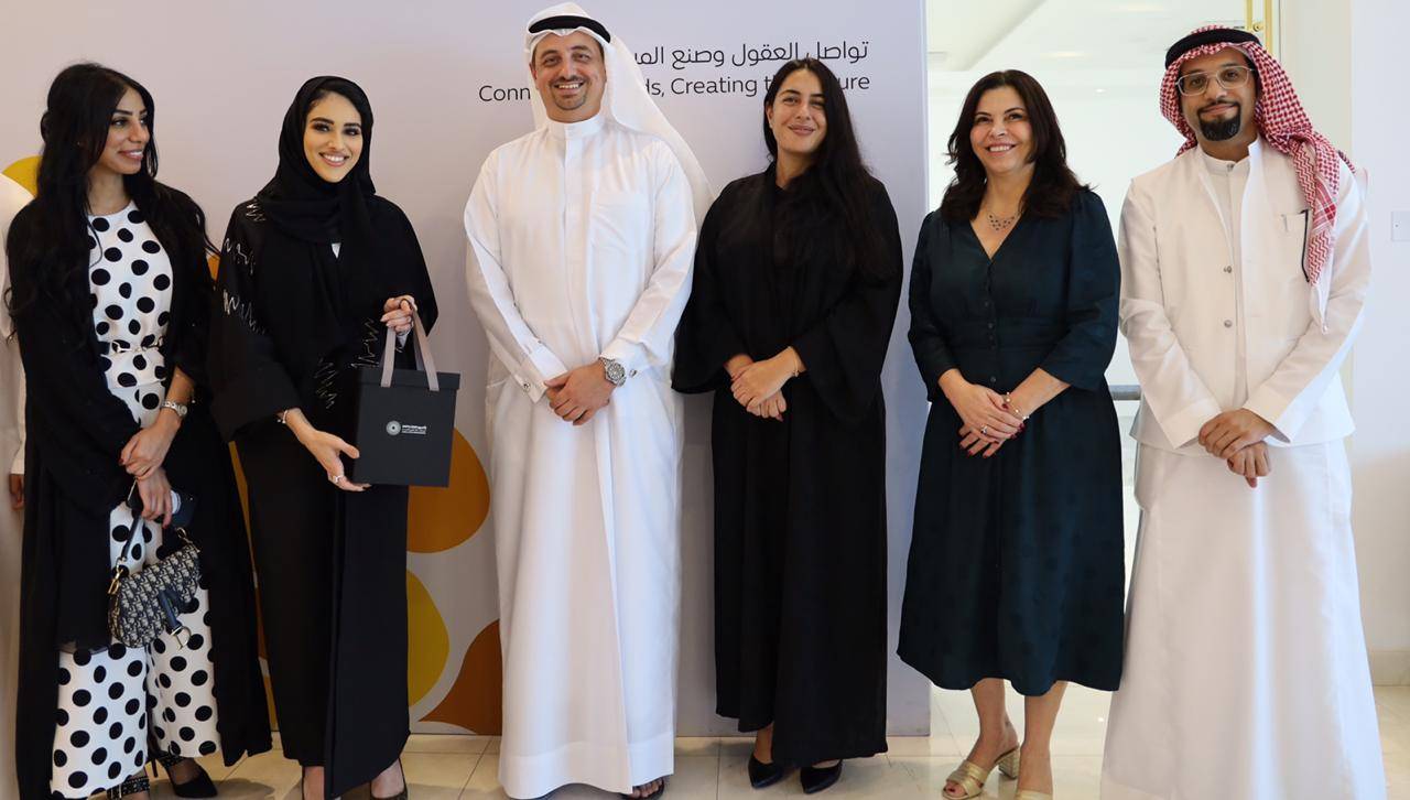 الشيخة جواهر آل خليفة تبحث سبل تمكين الشباب في زيارة لإكسبو 2020.