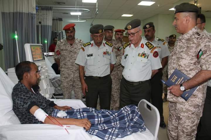 اللواء التميمي يزور مستشفى الملك طلال العسكري بالمفرق بجولة تفقدية