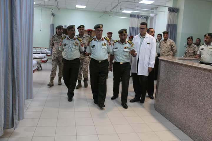 اللواء التميمي يزور مستشفى الملك طلال العسكري بالمفرق بجولة تفقدية