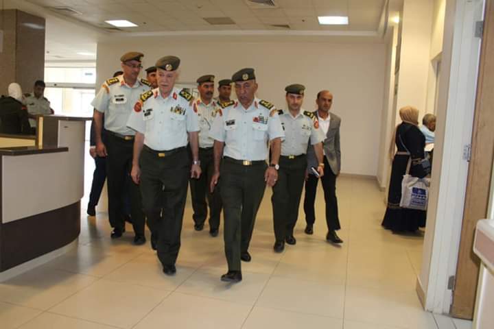 اللواء التميمي يزور مستشفى الملك طلال العسكري بالمفرق بجولة تفقدية