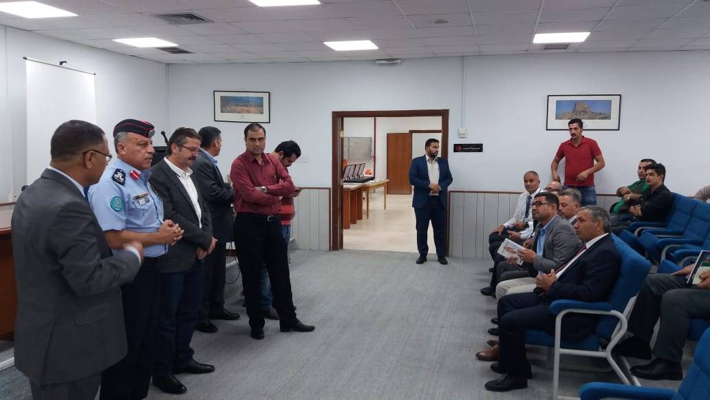 مدير شرطة العقبة يرعى تخريج دورة أعوان مكافحة المخدرات لموظفي البنك المركزي الأردني فرع العقبة