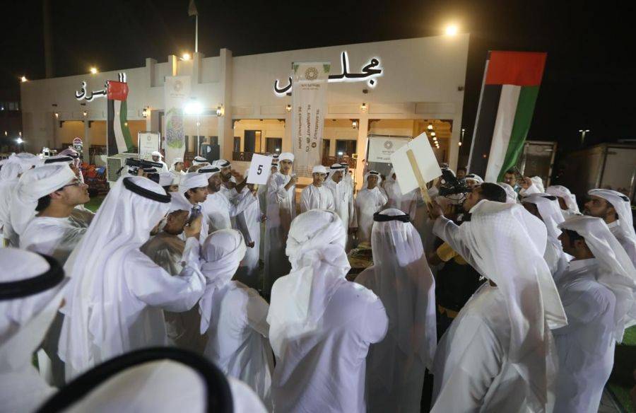 فعاليات مزاد ليوا للتمور تنطلق بحلّتها التراثية يوم غدٍ الجمعة من منطقة الظفرة