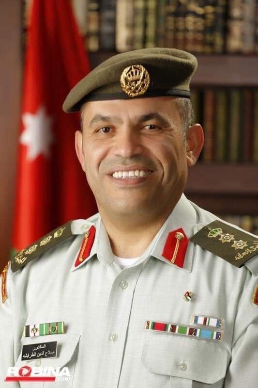 العقيد الطبيب صلاح الدين الطرابشهاستشاري جراحة القلب في مدينة الحسين الطبية يفوز بالتكريم من كلية الجراحين الامريكية