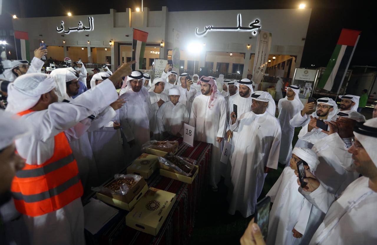 فعاليات مزاد ليوا للتمور تنطلق بحلّتها التراثية يوم غدٍ الجمعة من منطقة الظفرة