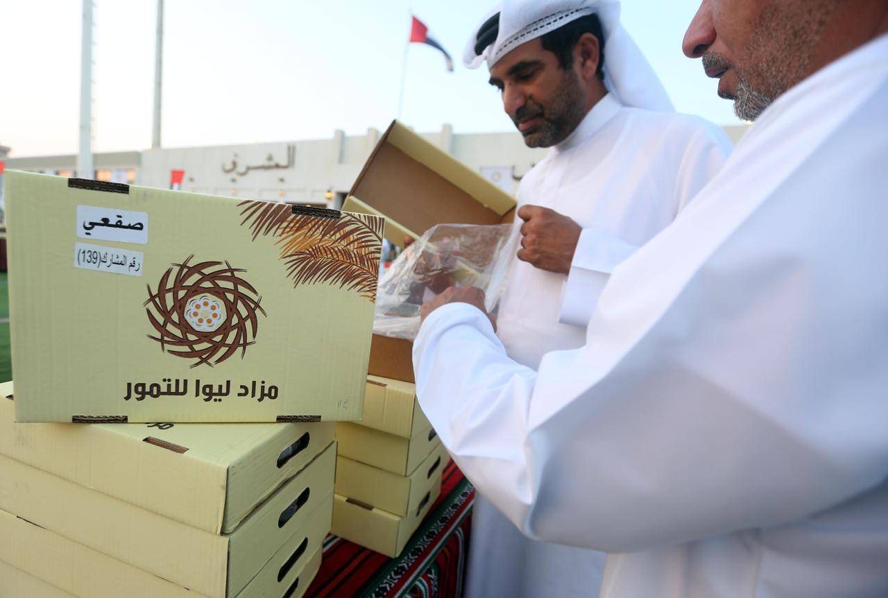 فعاليات مزاد ليوا للتمور تنطلق بحلّتها التراثية يوم غدٍ الجمعة من منطقة الظفرة