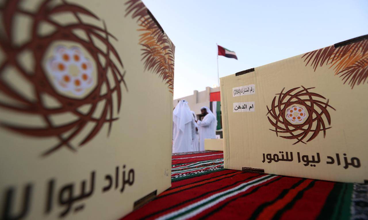 فعاليات مزاد ليوا للتمور تنطلق بحلّتها التراثية يوم غدٍ الجمعة من منطقة الظفرة