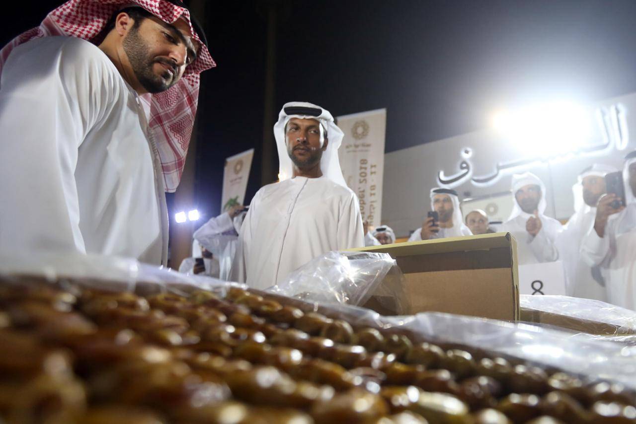 فعاليات مزاد ليوا للتمور تنطلق بحلّتها التراثية يوم غدٍ الجمعة من منطقة الظفرة