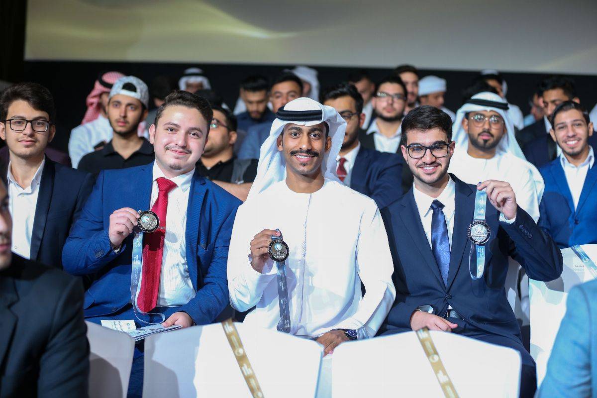 جامعة عجمان تحتفي بالمتمیزین