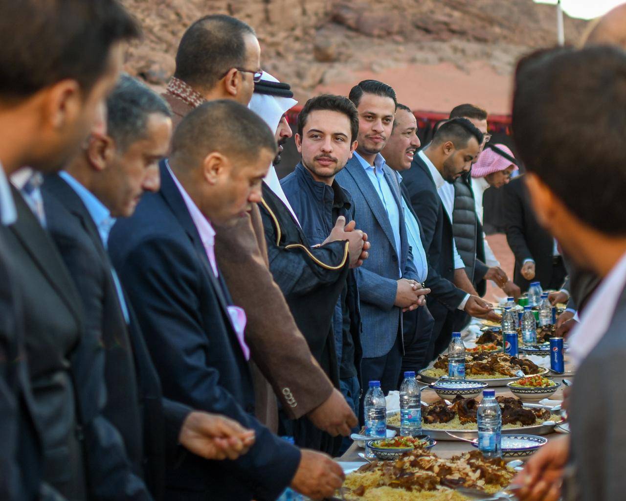 ولي العهد يلتقي عدداً من شباب قبيلة الحويطات 