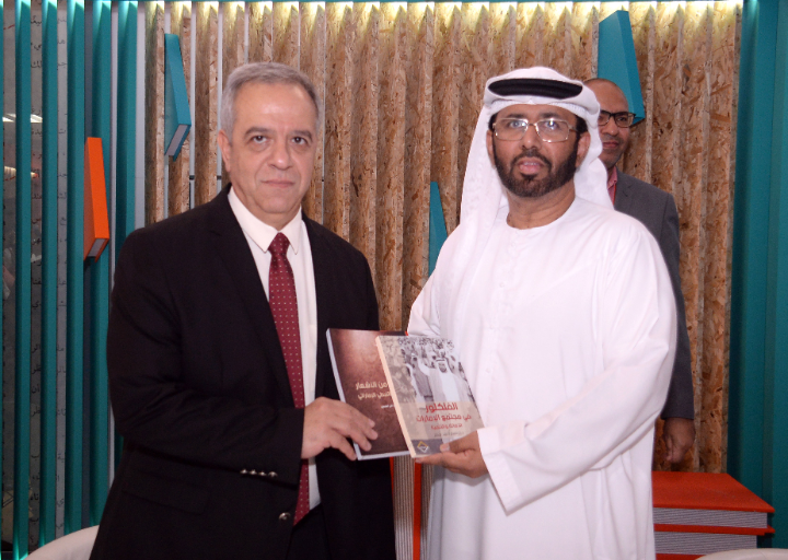 إصدارات جديدة لنادي تراث الإمارات بمعرض الشارقة للكتاب