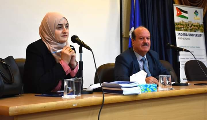 بحضور عميد الكلية  .. قسم اللغة الإنجليزية بجامعة جدارا يعقد اجتماعاً لطلبة الدراسات العليا