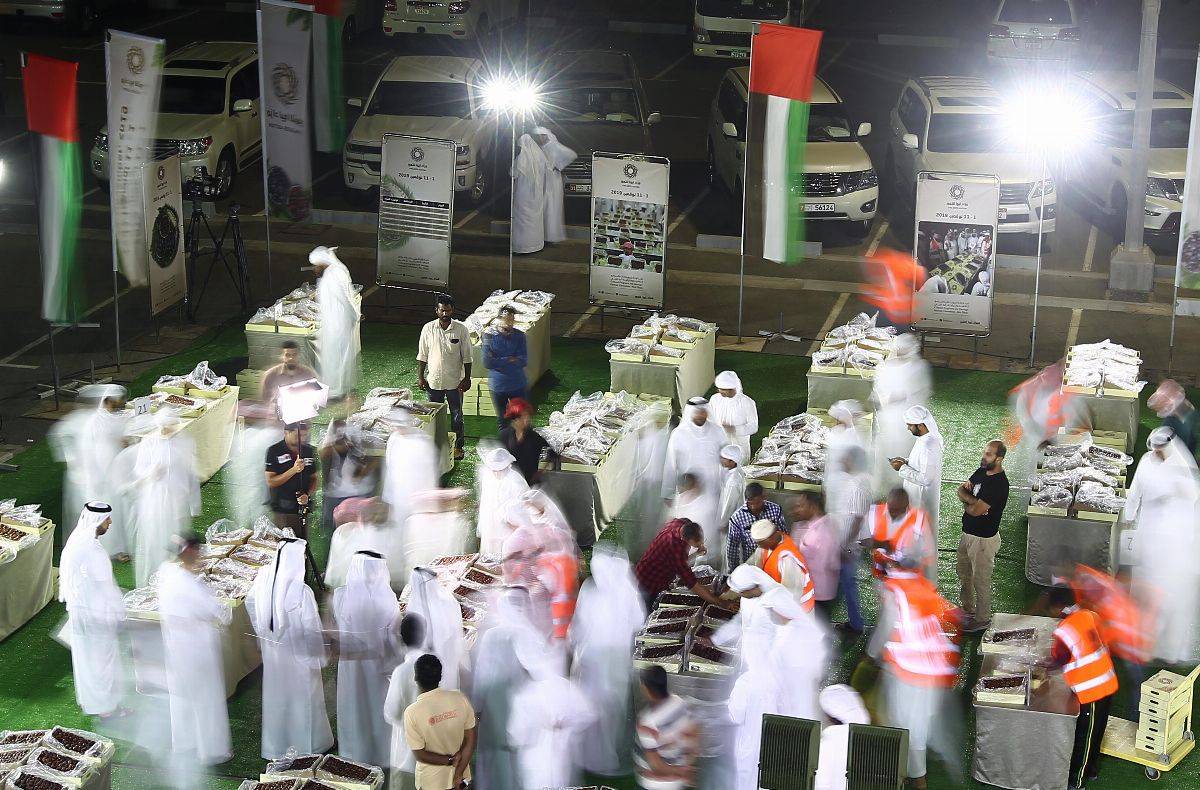 انطلاق فعاليات مزاد ليوا للتمور يوم أمس من منطقة الظفرة