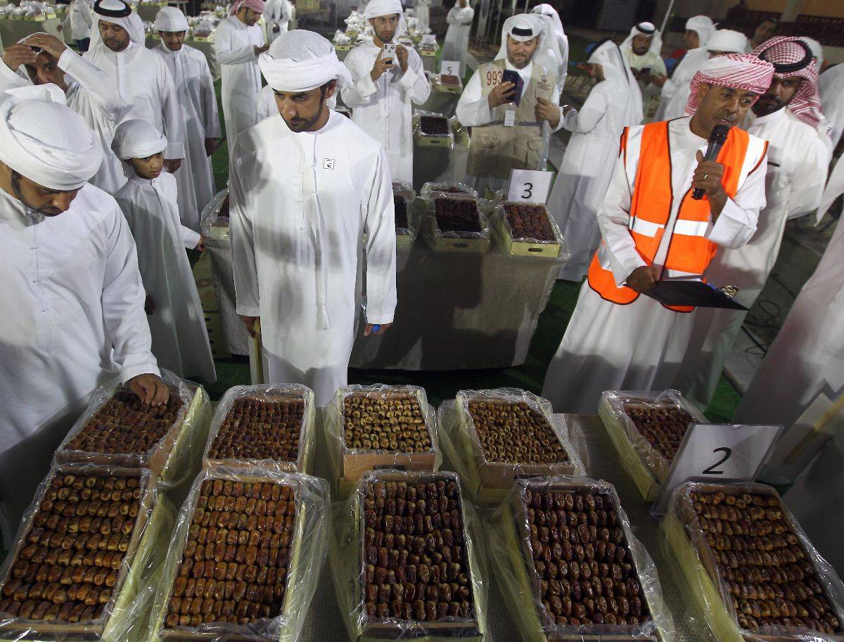 انطلاق فعاليات مزاد ليوا للتمور يوم أمس من منطقة الظفرة