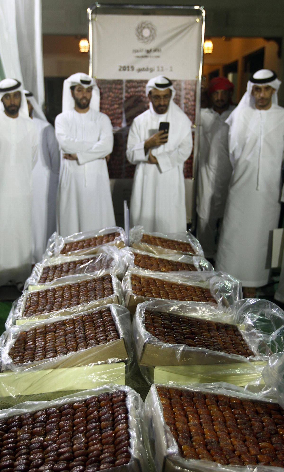 انطلاق فعاليات مزاد ليوا للتمور يوم أمس من منطقة الظفرة