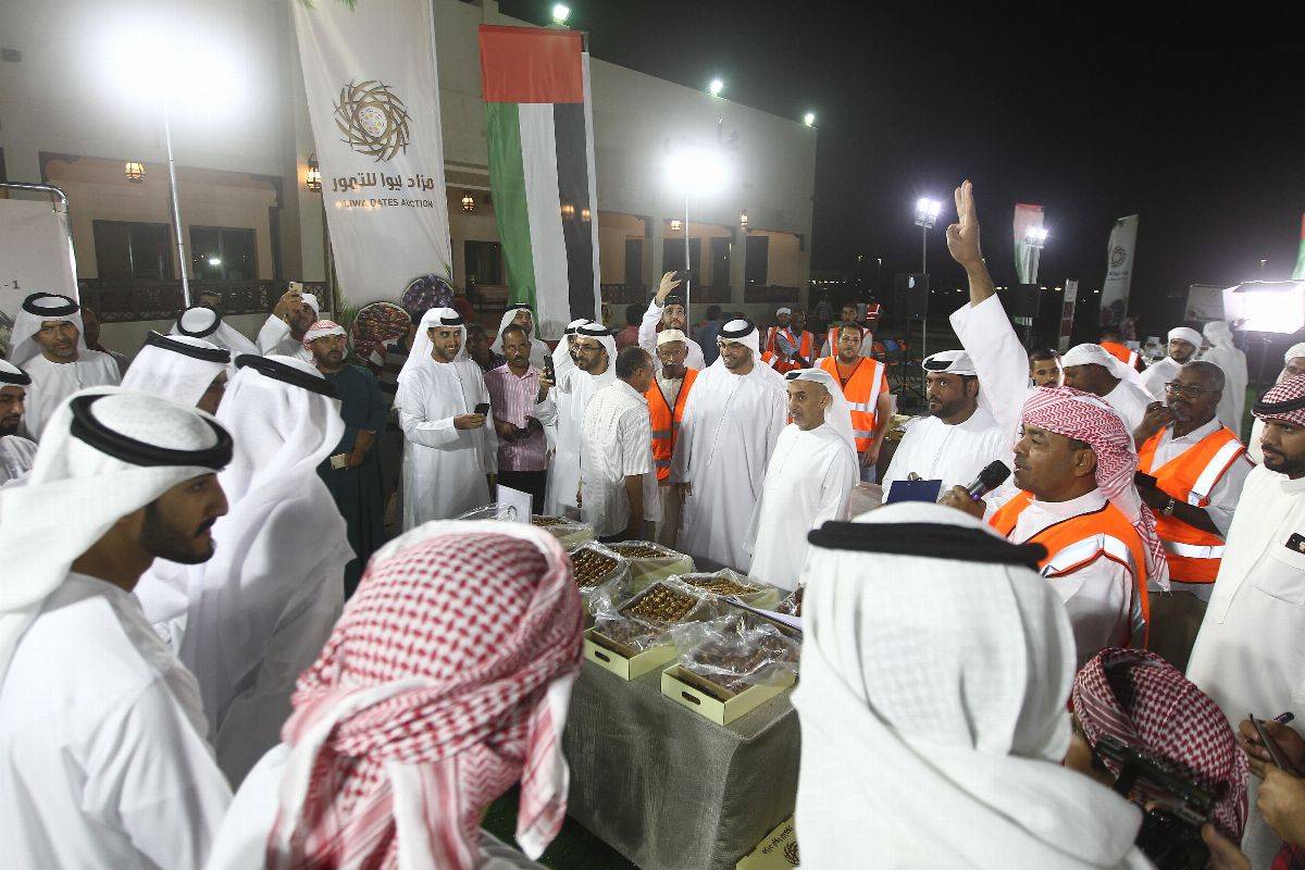 انطلاق فعاليات مزاد ليوا للتمور يوم أمس من منطقة الظفرة