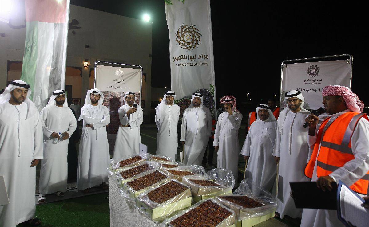 انطلاق فعاليات مزاد ليوا للتمور يوم أمس من منطقة الظفرة