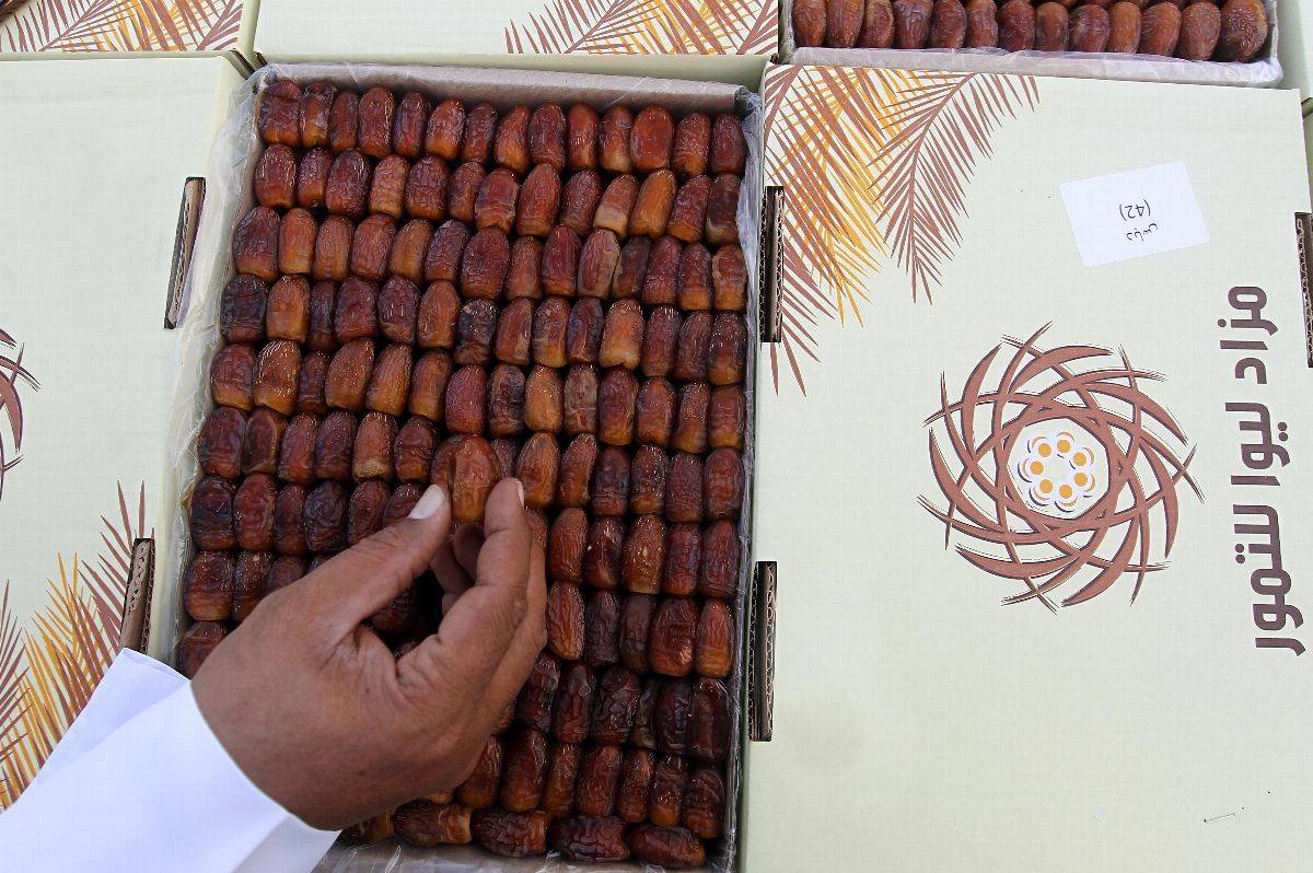 انطلاق فعاليات مزاد ليوا للتمور يوم أمس من منطقة الظفرة