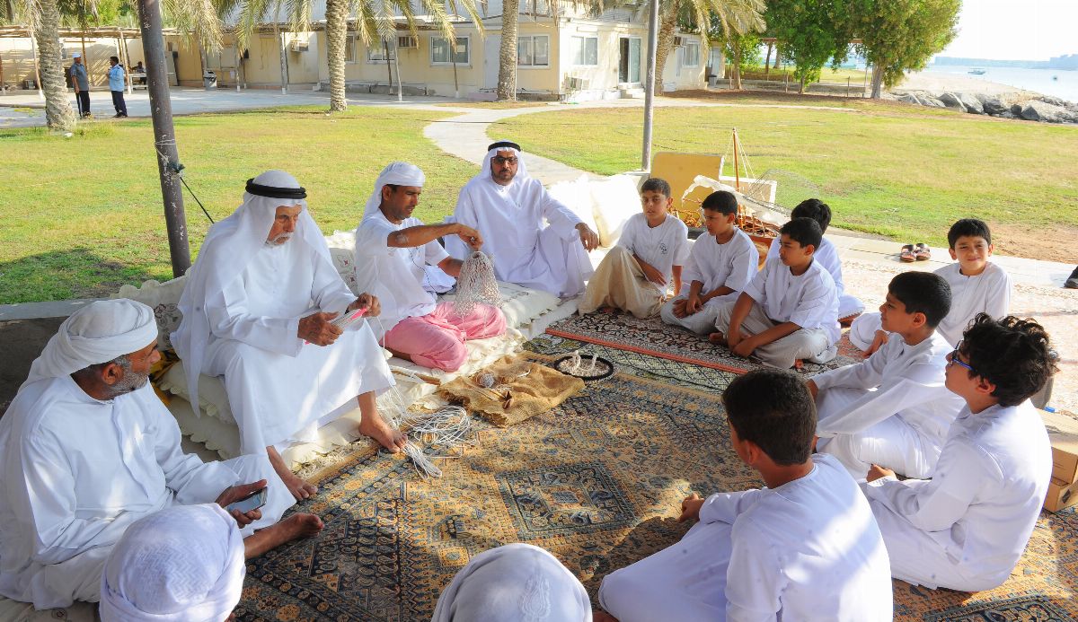 سهيل البحري السابع يختتم فعالياته بالسمالية ويدرب الطلاب على الصيد التقليدي