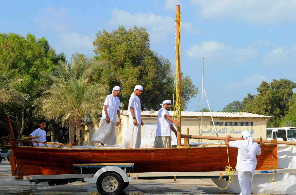 سهيل البحري السابع يختتم فعالياته بالسمالية ويدرب الطلاب على الصيد التقليدي