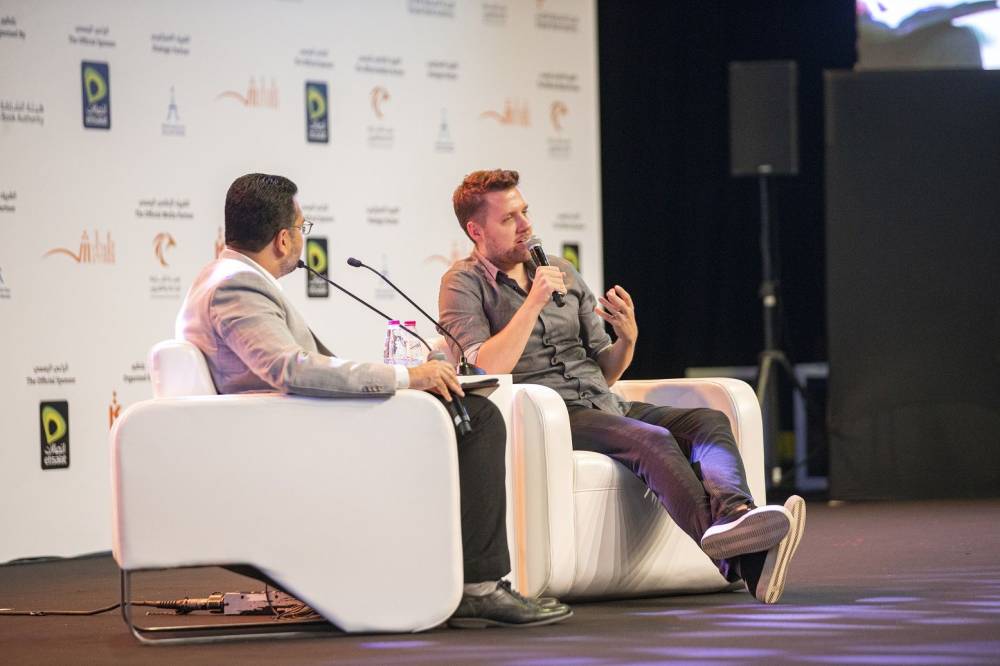 صاحب فنّ اللامُبالاة یعید تعریف النجاح في الشارقة الدولي للكتاب