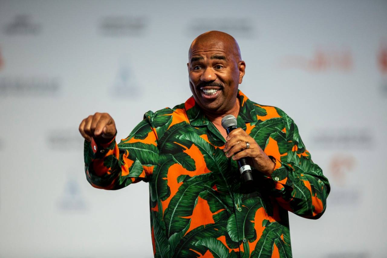 الإعلامي الأمريكي ستيف هارفي: حاكم الشارقة منحني الراحة والطمأنينة بما أنا عليه