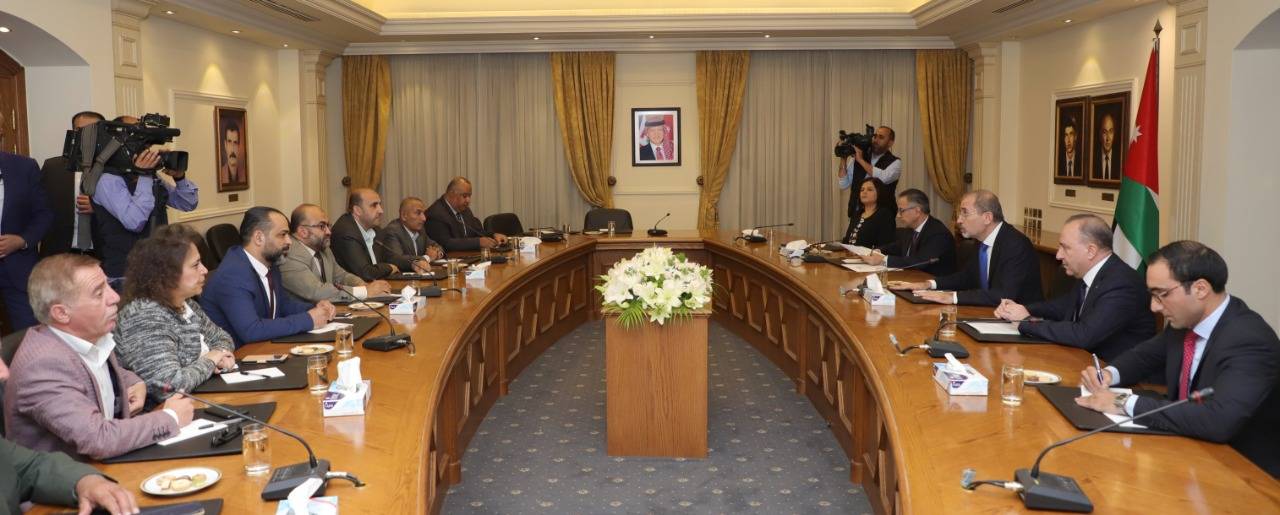وزير الخارجية وشؤون المغتربين يجري مباحثات مع وزير الخارجية والتنمية في مالطا 