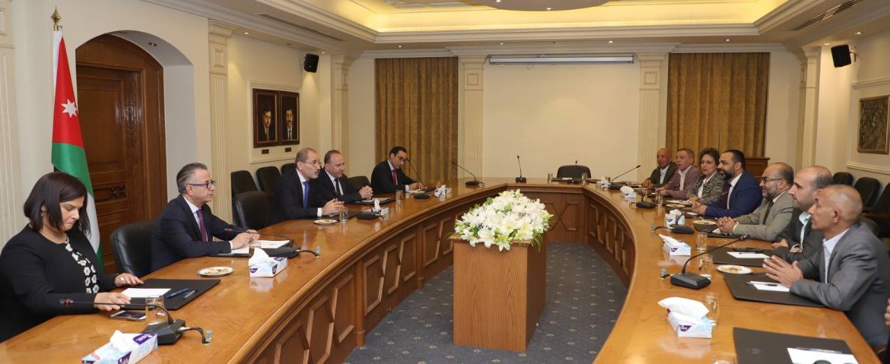 وزير الخارجية وشؤون المغتربين يجري مباحثات مع وزير الخارجية والتنمية في مالطا 