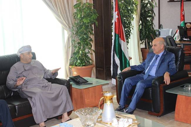 جامعة الإسراء تستقبل الملحق الثقافي العُماني