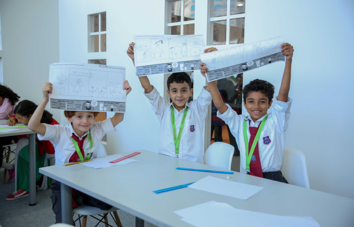 أطفال معرض الشارقة الدولي للكتاب یسافرون عبر الزمن في رسوم من  الماضي