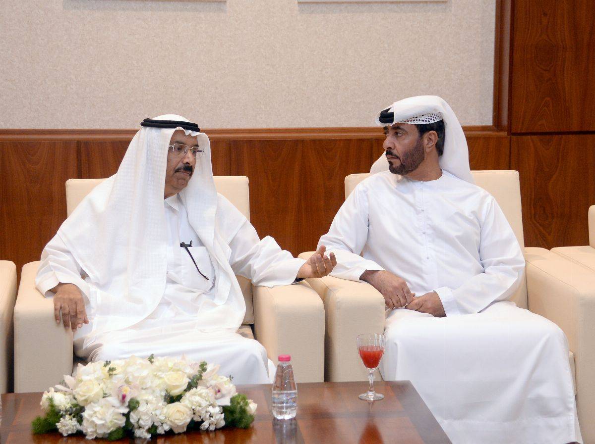 إقبال كبير على ركن مركز سلطان بن زايد في الشارقة الدولي للكتاب