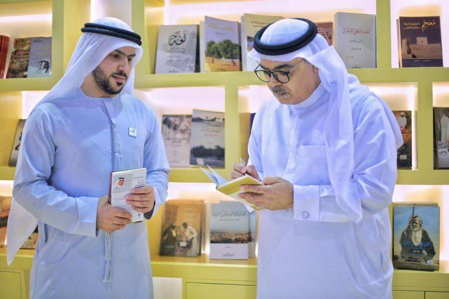 معهد الشارقة للتراث يواصل مشاركته في معرض الشارقة الدولي للكتاب ويوقع إصداراته الحديثة