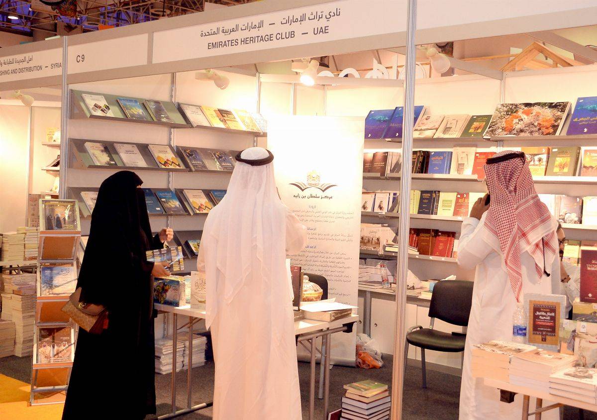 مائة عنوان لنادي تراث الإمارات تستقطب زوار معرض الشارقة للكتاب
