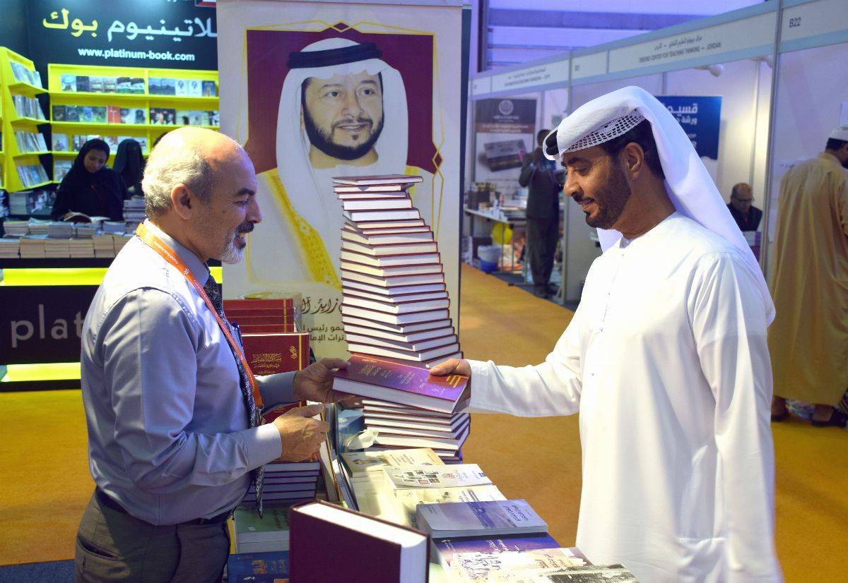مائة عنوان لنادي تراث الإمارات تستقطب زوار معرض الشارقة للكتاب