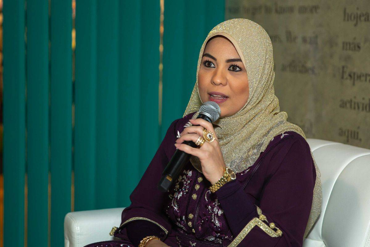 تقاسیم الشعر تجمع القصیدة الإماراتیة والمصریة في الشارقة الدولي  للكتاب