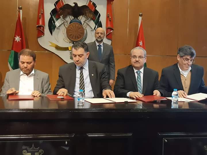 بحضور رئيس الوزراء .. جامعة جدارا توقع إتفاقية تعاون مع وزارة العمل في مجال التدريب والتشغيل 