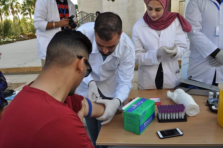 رئيس جامعة جدارا يفتتح اليوم الصحي لكلية الصيدلة