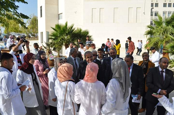 رئيس جامعة جدارا يفتتح اليوم الصحي لكلية الصيدلة