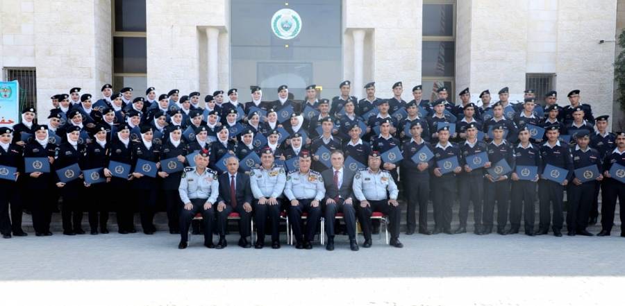 اللواء البزايعه يرعى حفل تخريج الفوج الثالث عشر لطلبة دبلوم الإسعاف الفوري من كلية الدفاع المدني