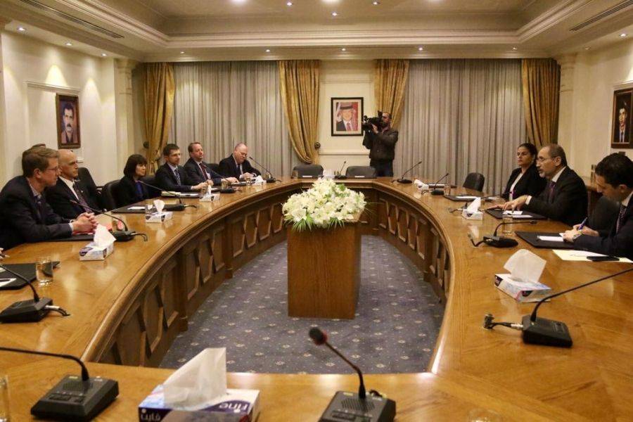 وزير الخارجية وشؤون المغتربين يستقبل وفدا من لجنة الخدمات العسكرية في مجلس النواب الأمريكي