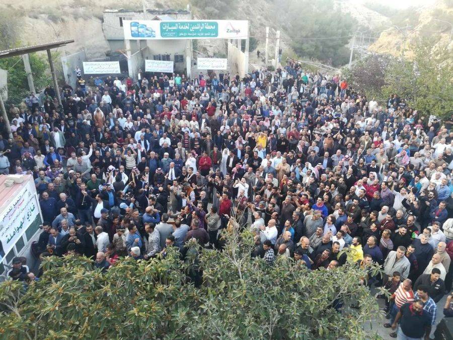 شاهد بالفيديو كيف استقبل أبناء الطفيلة النائب غازي الهواملة