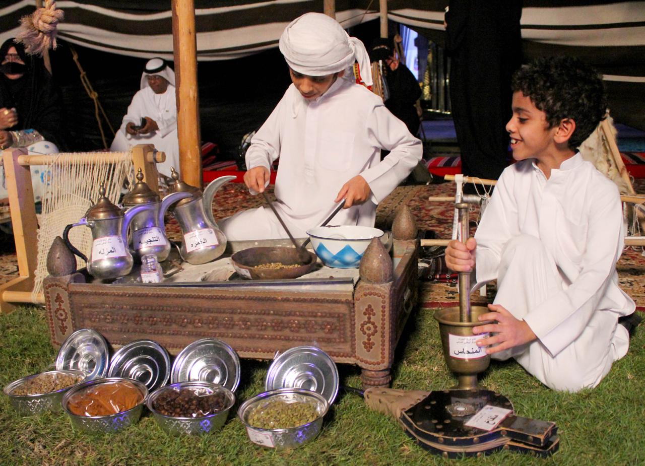 َنادي تراث الإمارات يلون مهرجان التسامح والأخوة الإنسانية بالتراث