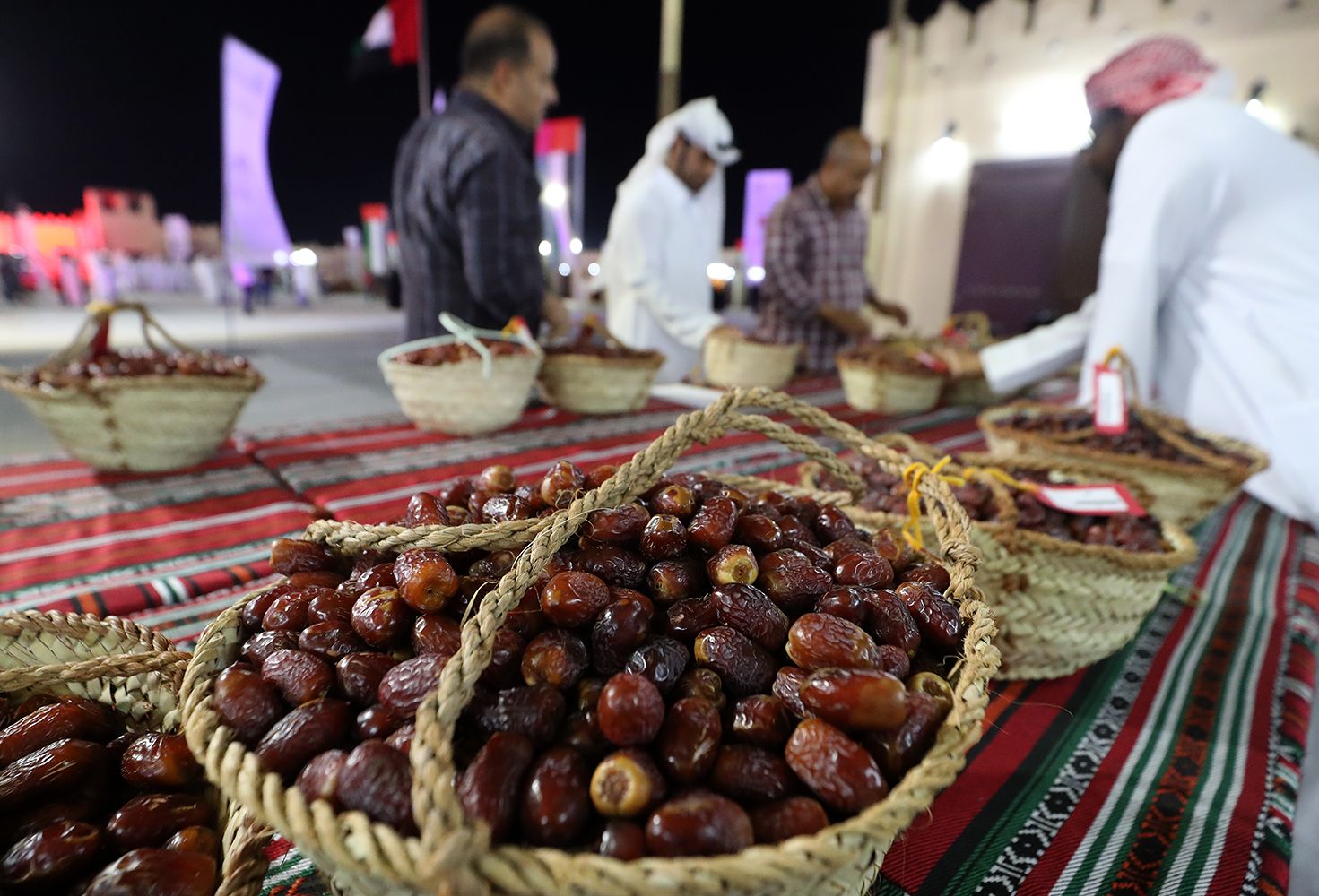 محمد بن زايد يوجه بزيادة جوائز مهرجان الظفرة بدورته ال 13