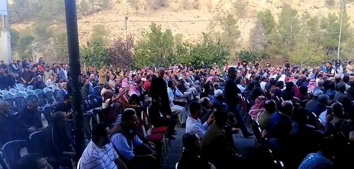 وسط الآف المؤيدين .. النائب غازي الهواملة يكشف تفاصيل القضايا المتهم بها 