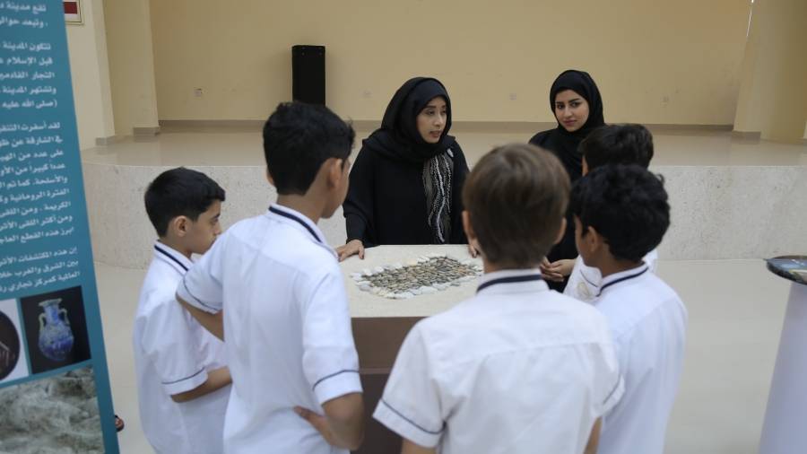 ھیئة الشارقة للآثار تختتم المرحلة الأولى من معرضھا التوعوي المتنقل آثار  الشارقة