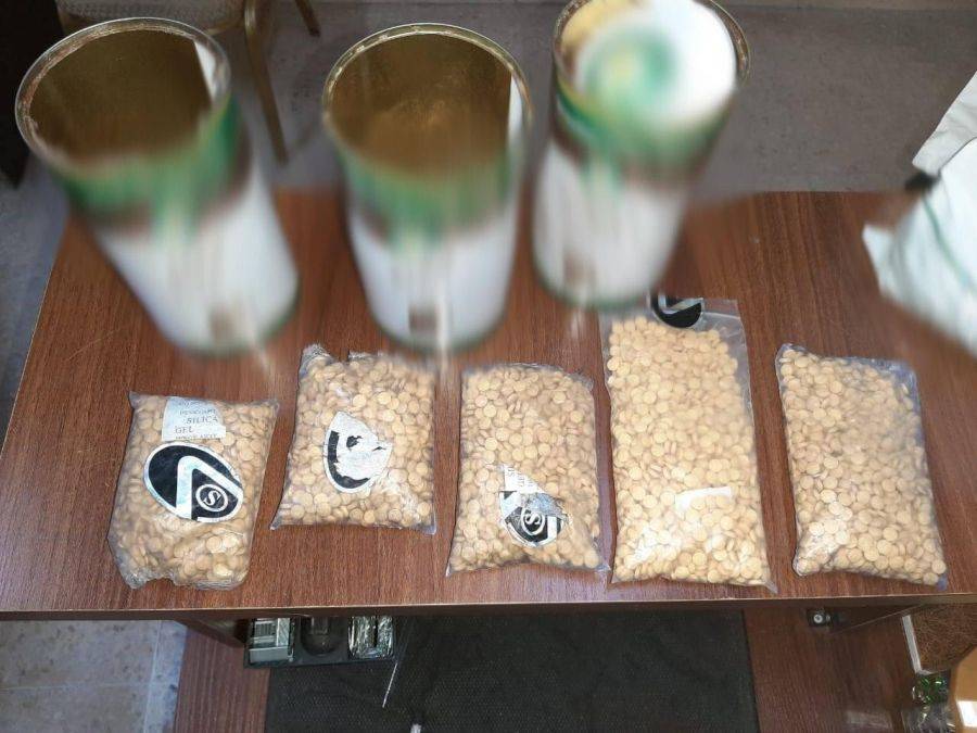 مكافحة المخدرات تحبط تهريب كمية من الحبوب المخدرة أخفيت داخل عبوات مادة القهوة