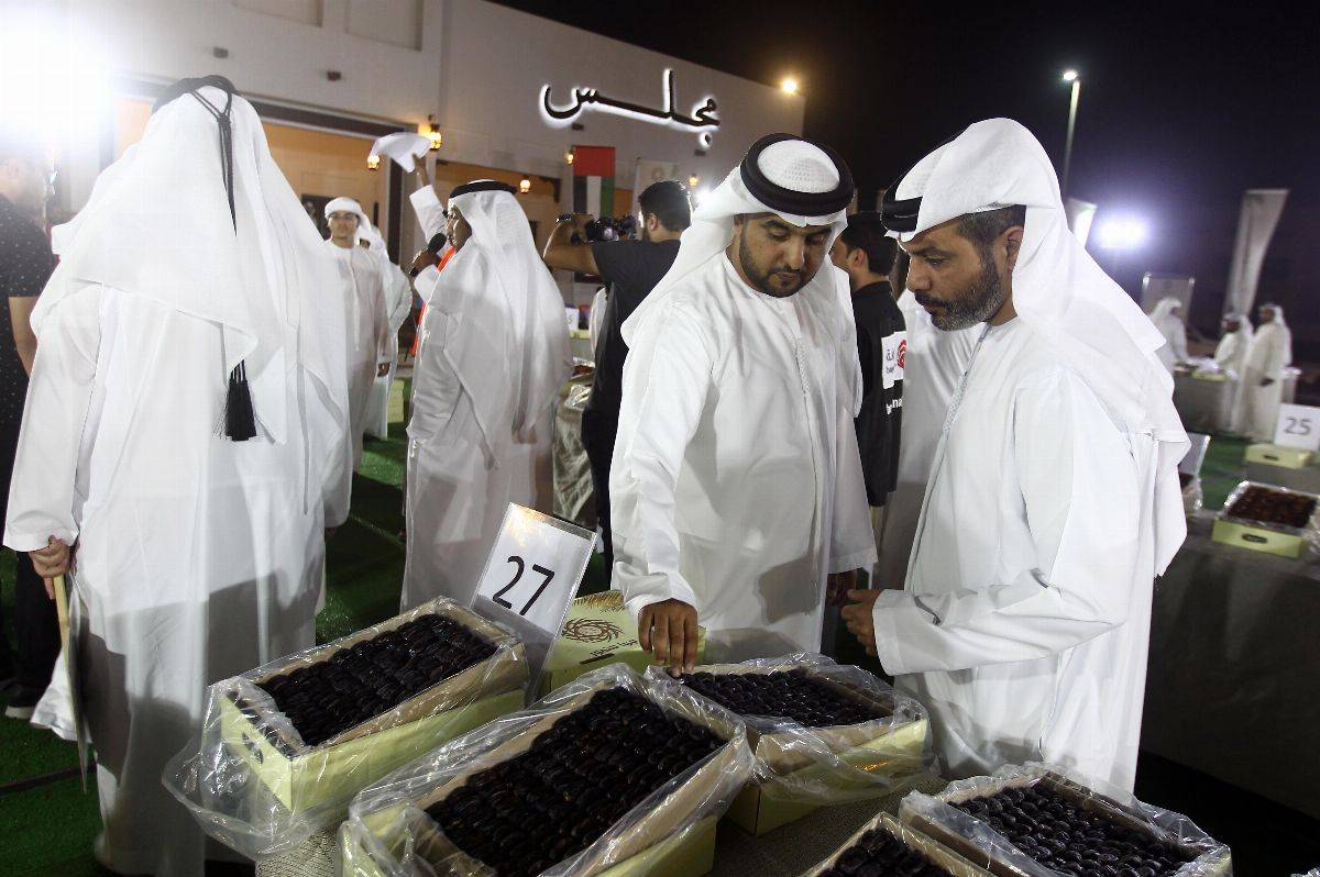 مزاد ليوا للتمور يختتم فعالياته في مجلس المشرف بأبوظبي