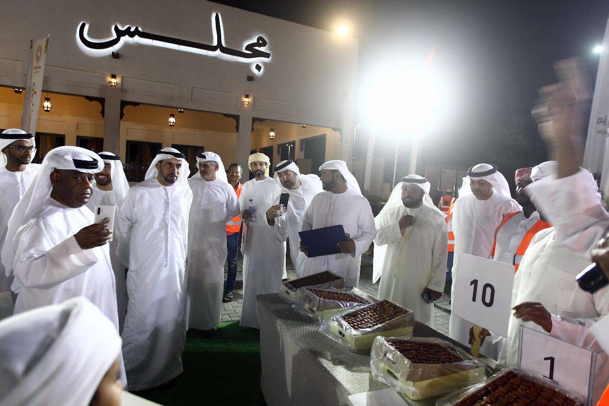 مزاد ليوا للتمور يختتم فعالياته في مجلس المشرف بأبوظبي